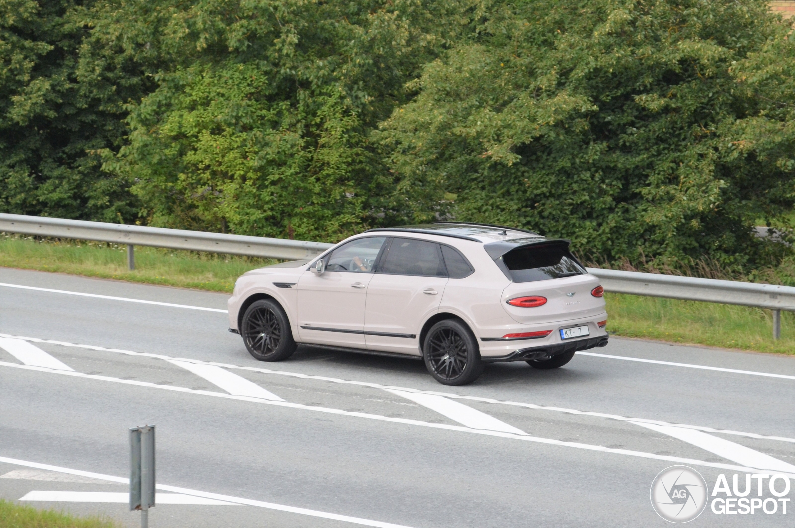 Bentley Bentayga Azure