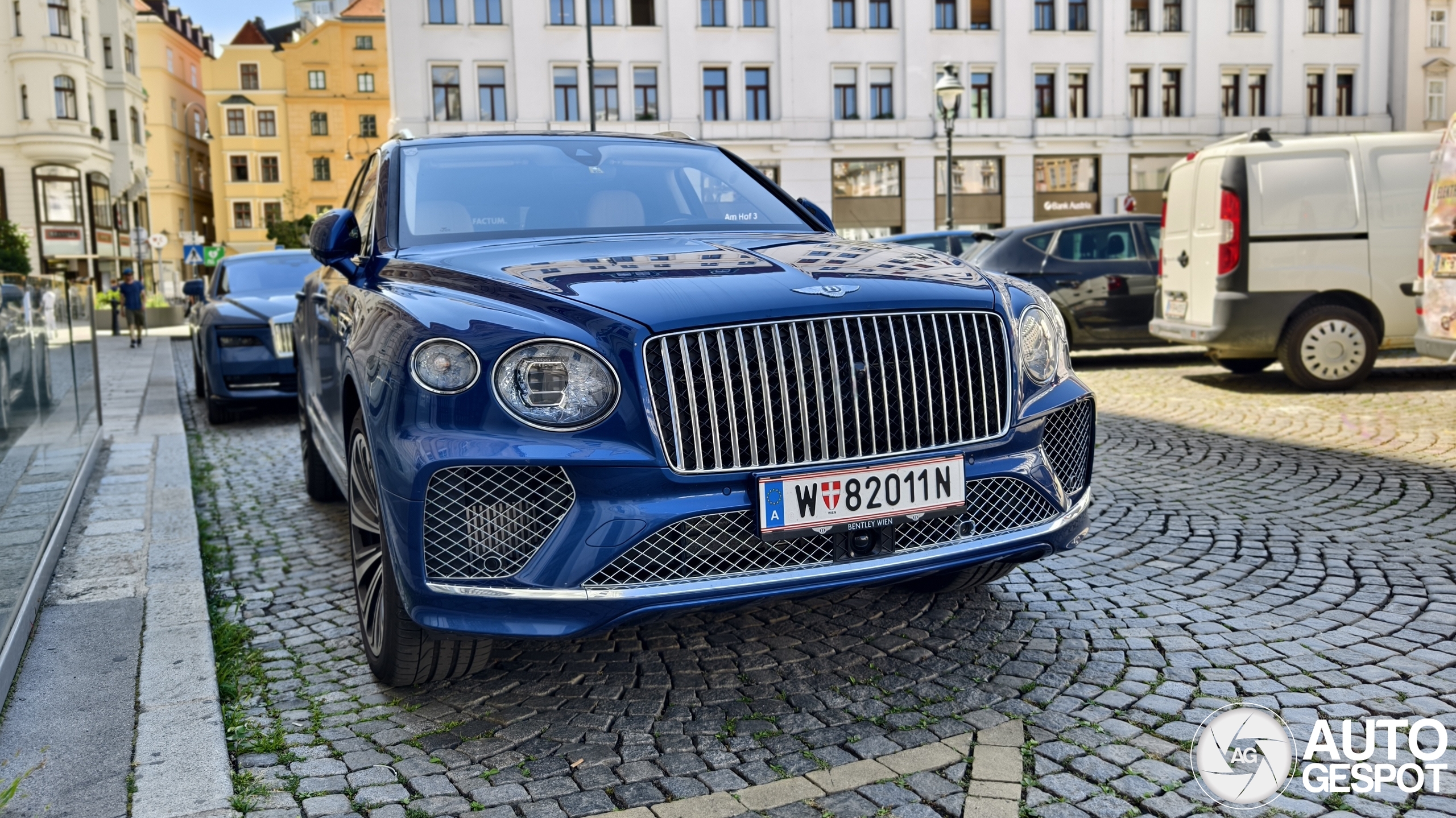 Bentley Bentayga Hybrid Azure 2024