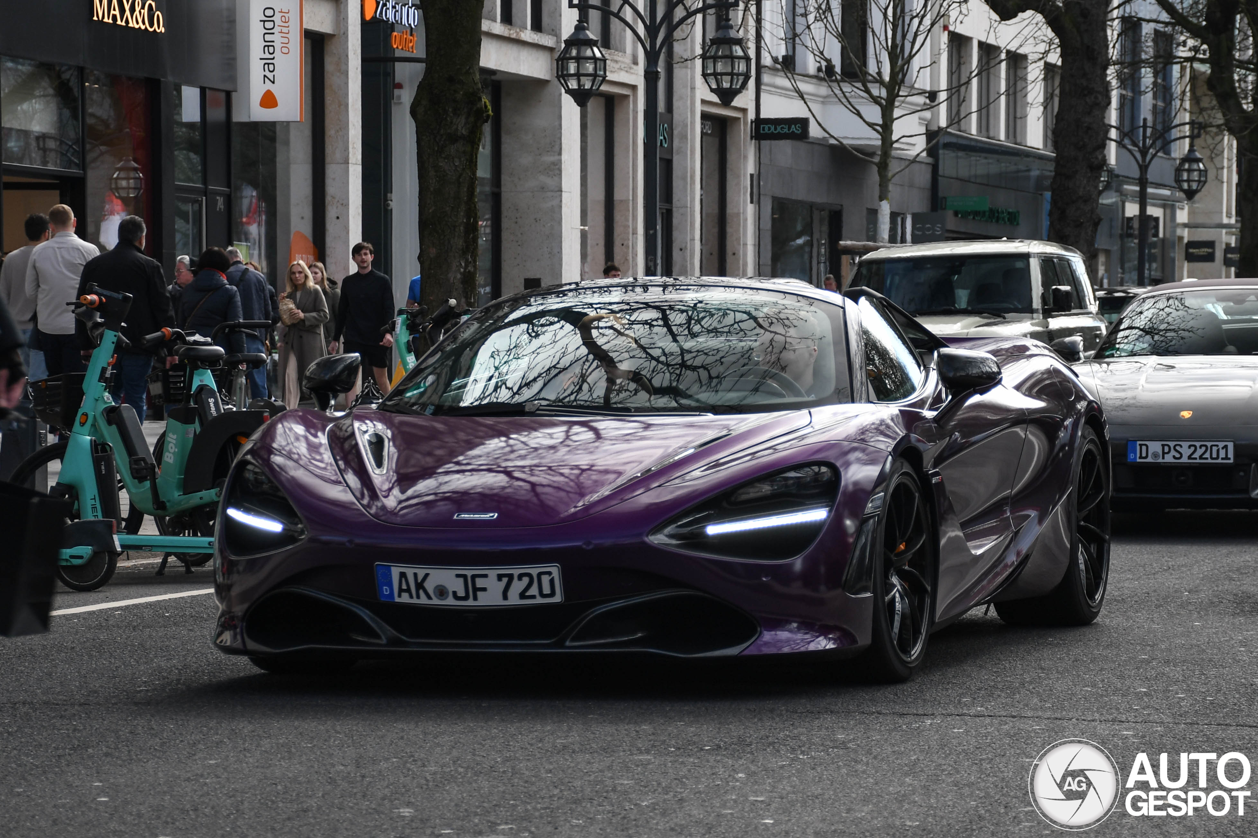 McLaren 720S Spider