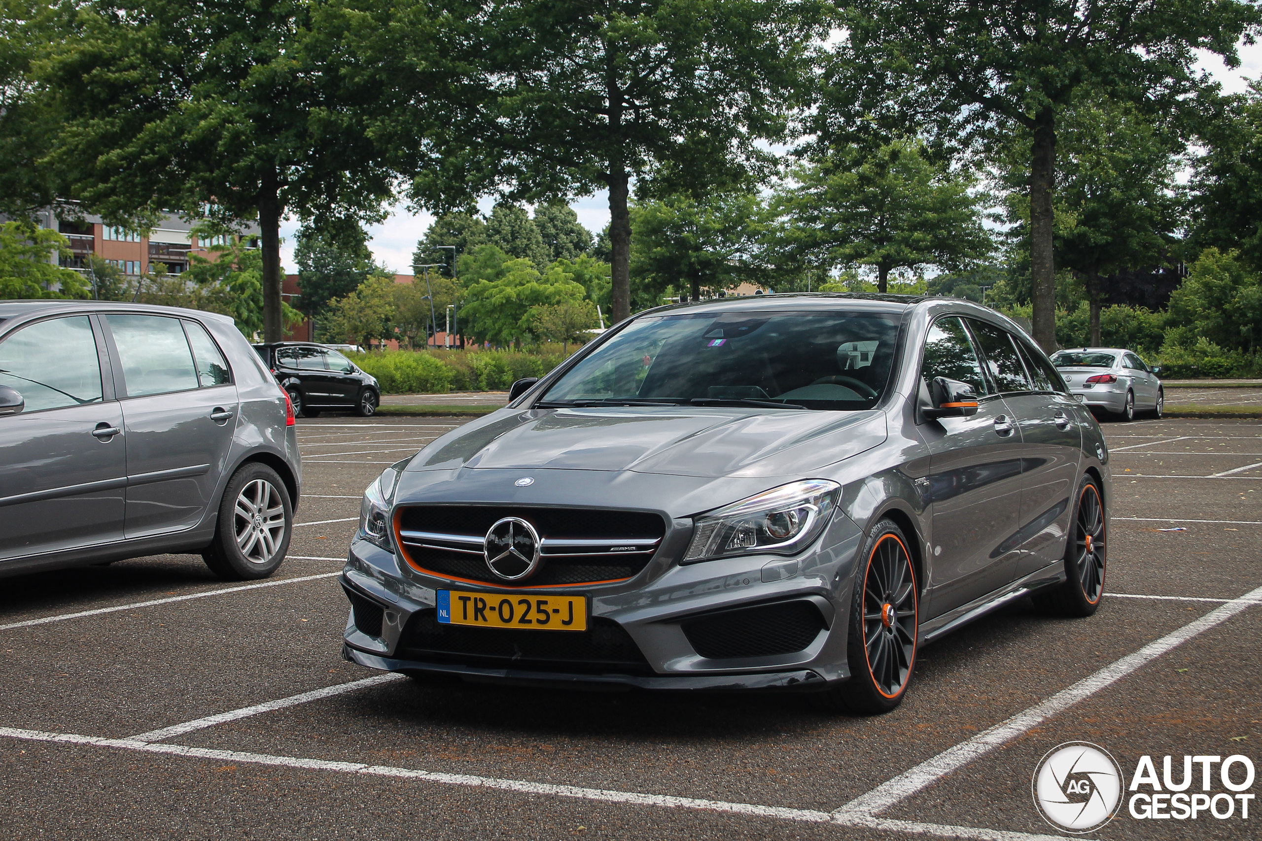 Mercedes-AMG CLA 45 Shooting Brake OrangeArt Edition