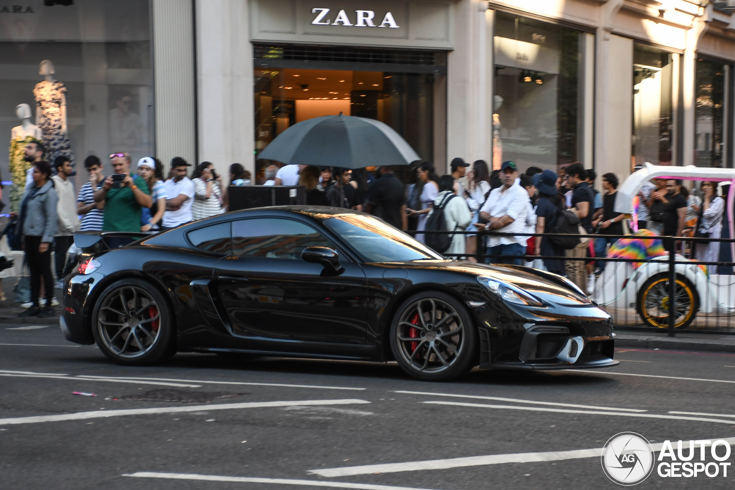 Porsche 718 Cayman GT4