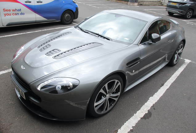 Aston Martin V12 Vantage