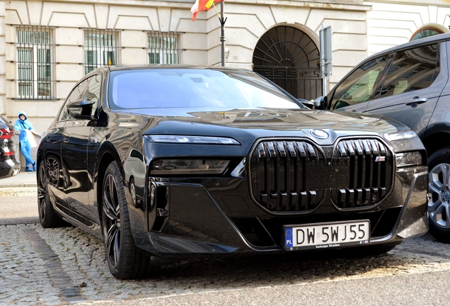 BMW M760e xDrive