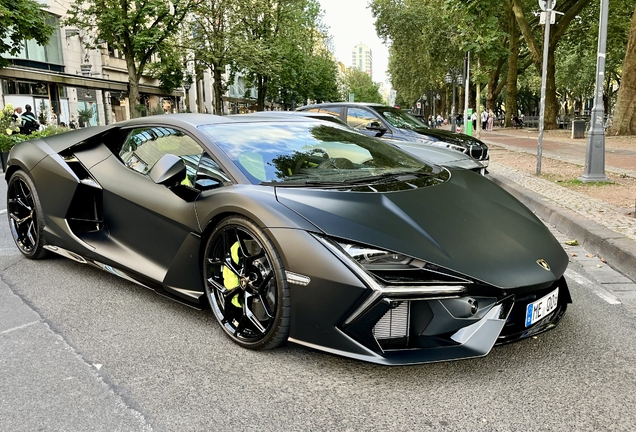 Lamborghini Revuelto