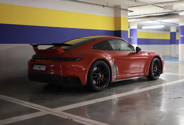 Porsche 992 Carrera 4 GTS