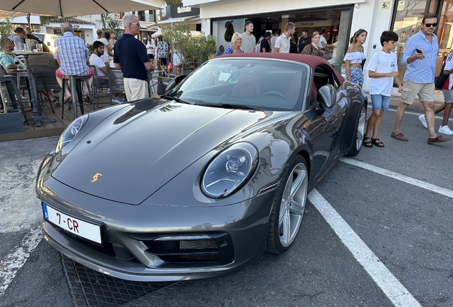 Porsche 992 Carrera 4S Cabriolet