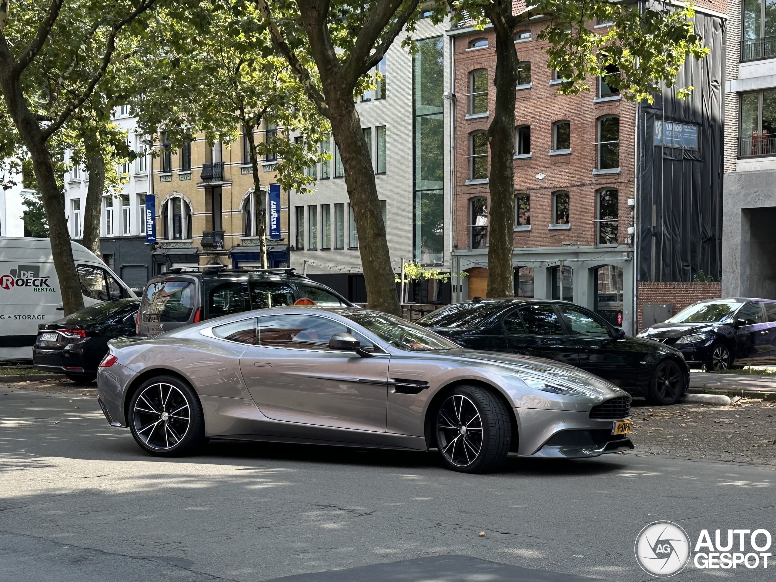 Aston Martin Vanquish 2013