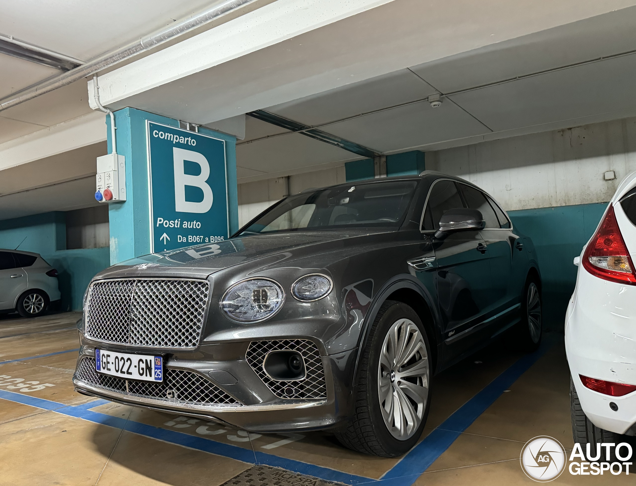 Bentley Bentayga Hybrid 2021