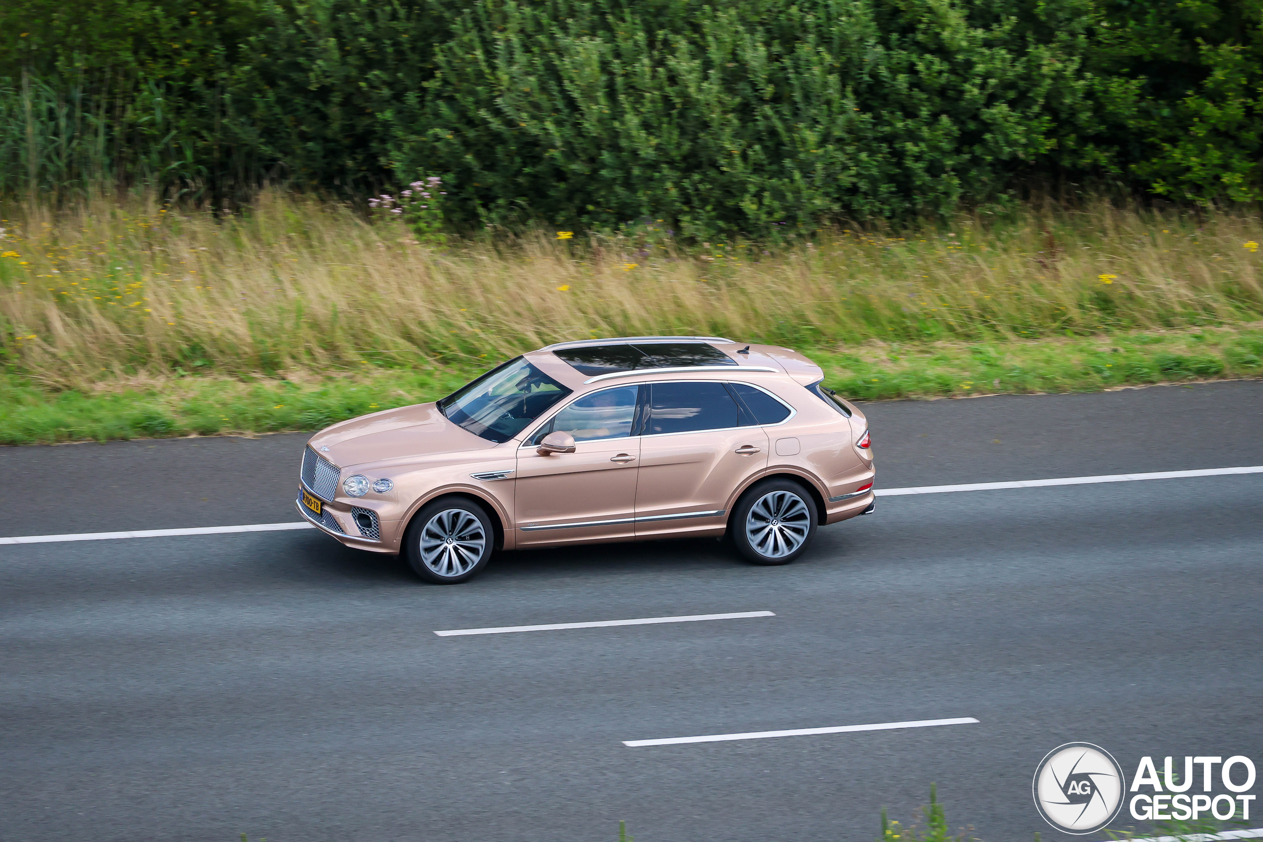 Bentley Bentayga Hybrid 2021