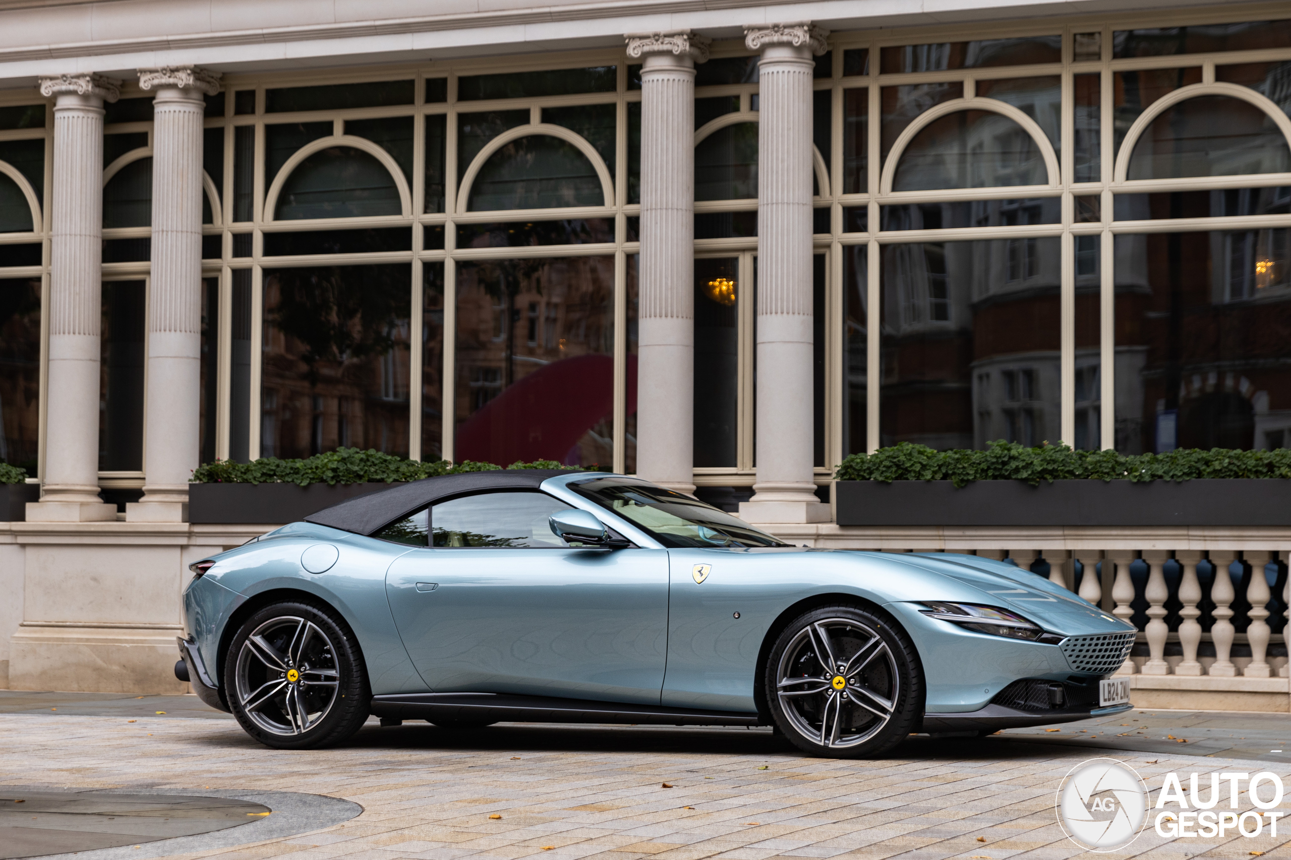 Ferrari Roma Spider