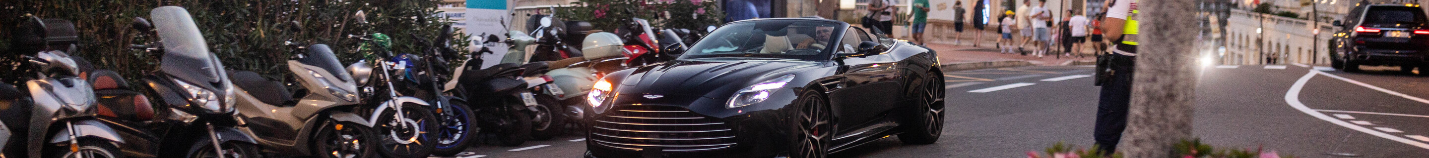 Aston Martin DB12 Volante