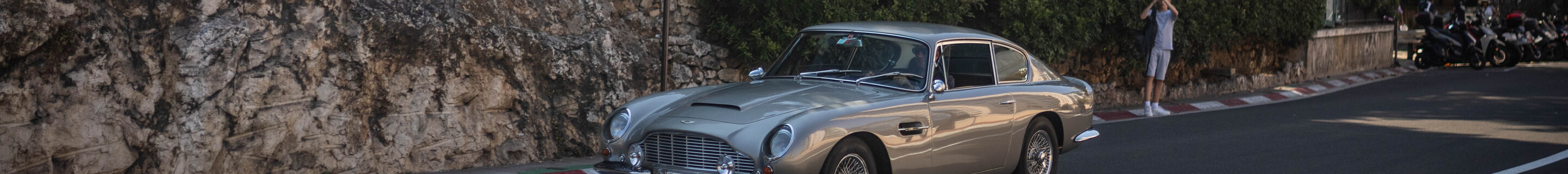 Aston Martin DB6 Vantage MKI