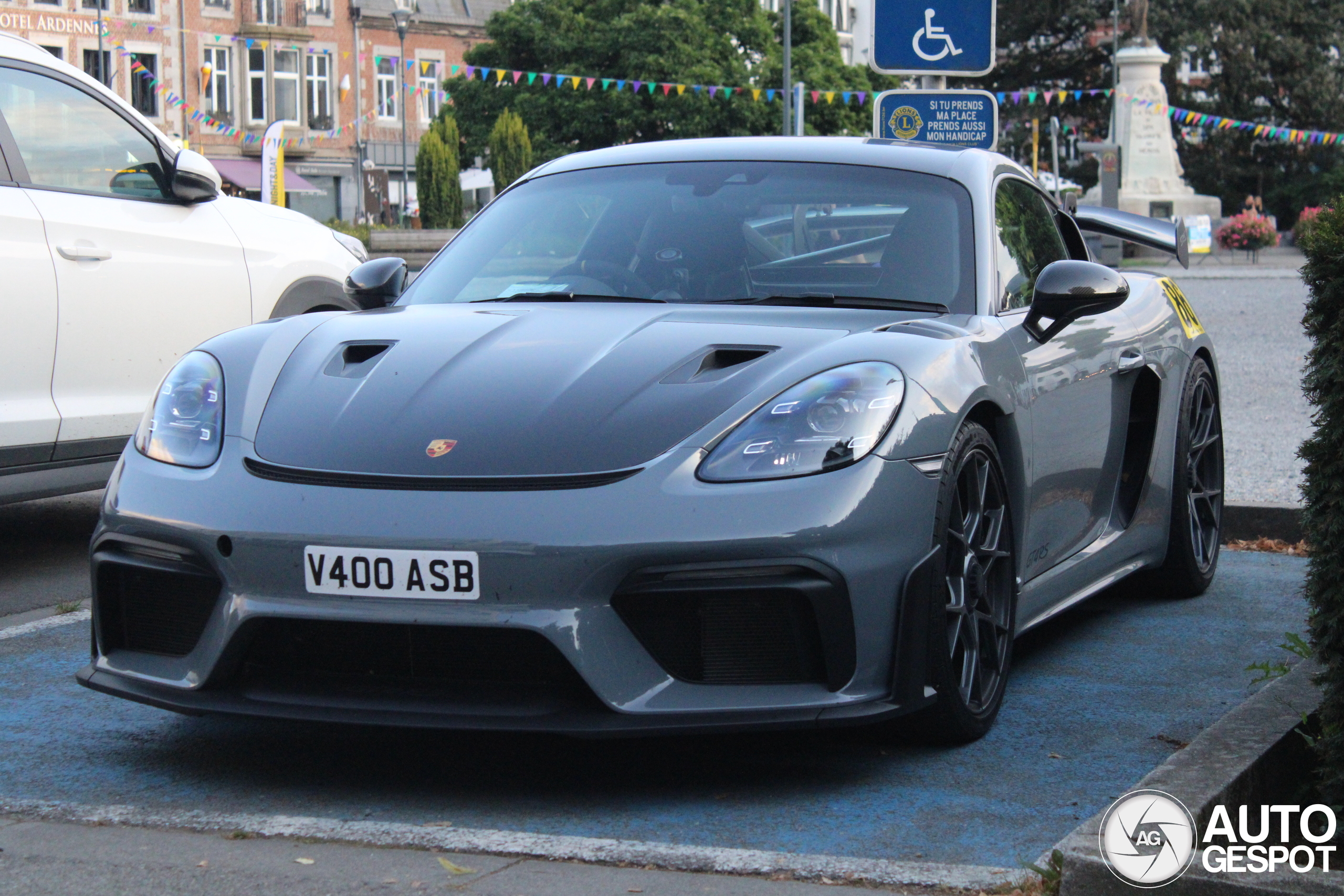 Porsche 718 Cayman GT4 RS Weissach Package