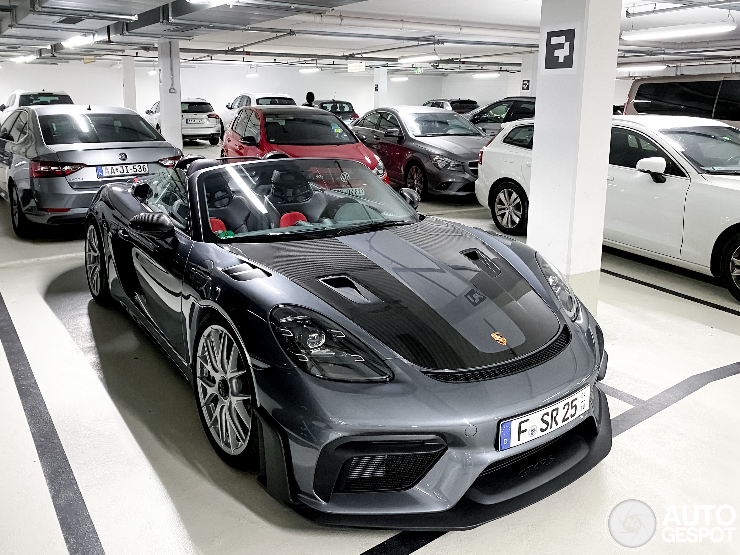 Porsche 718 Spyder RS Weissach Package