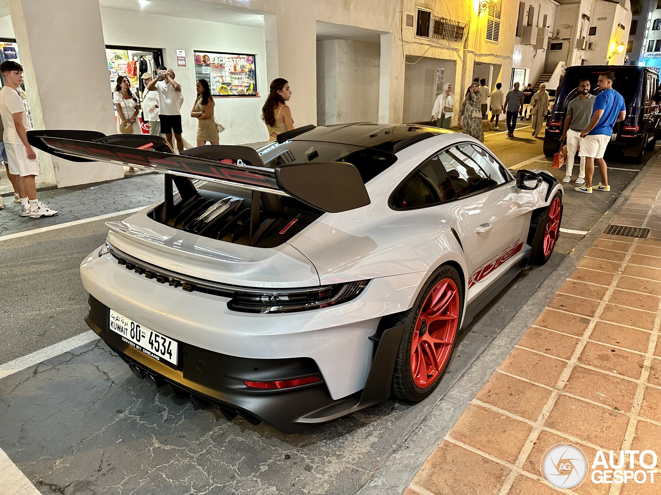 Porsche 992 GT3 RS Weissach Package