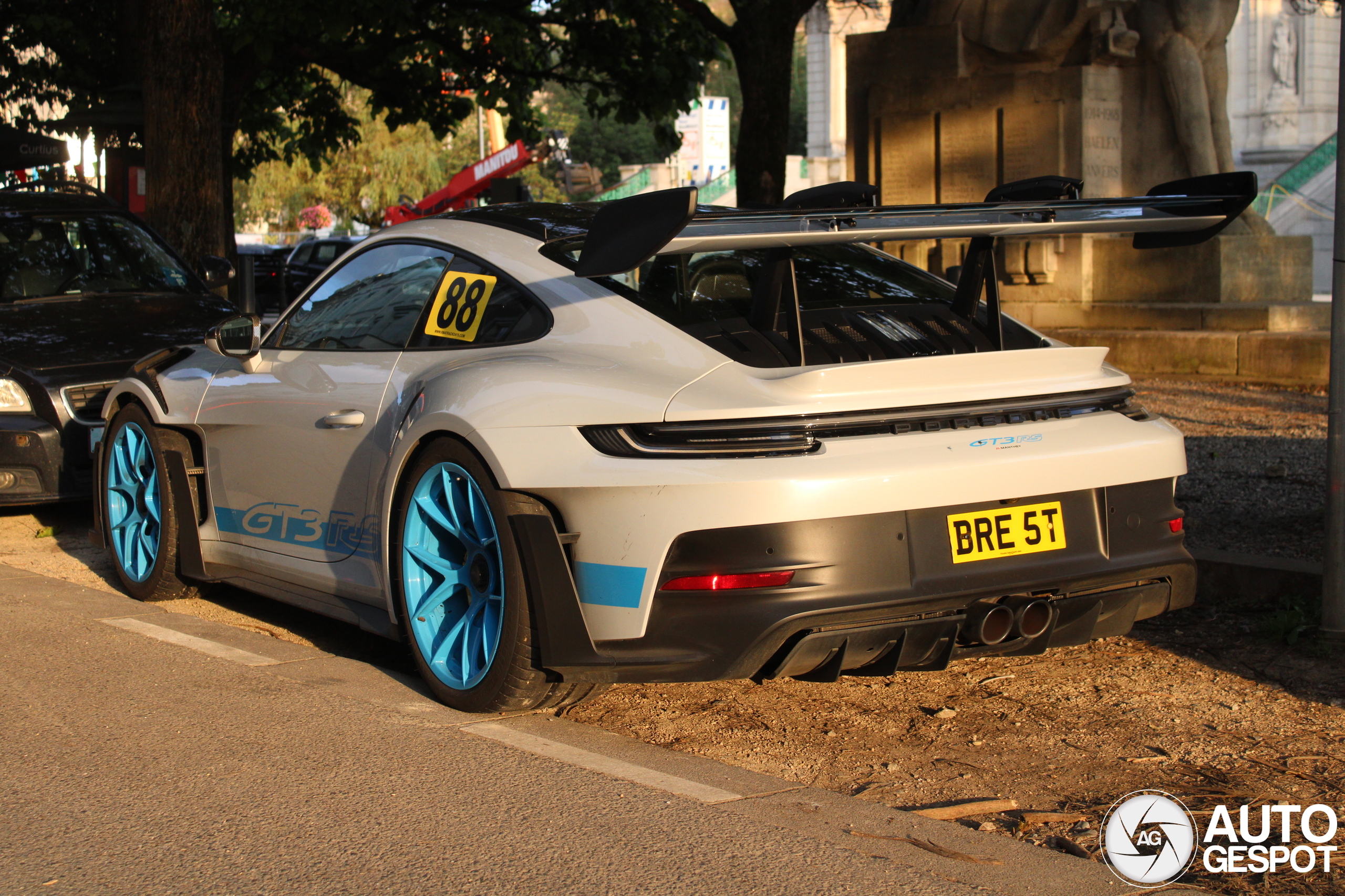 Porsche 992 GT3 RS Weissach Package