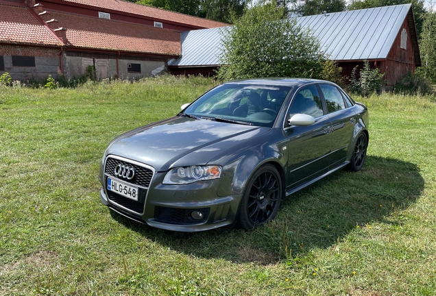 Audi RS4 Sedan