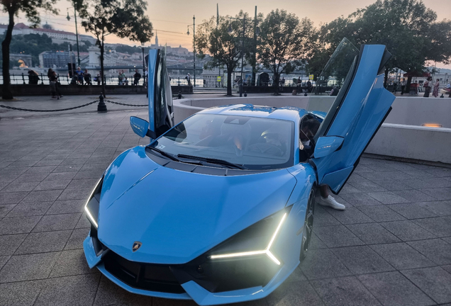 Lamborghini Revuelto