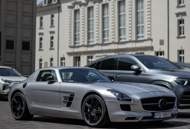 Mercedes-Benz SLS AMG