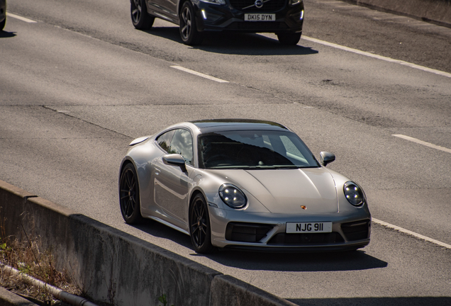 Porsche 992 Carrera 4 GTS