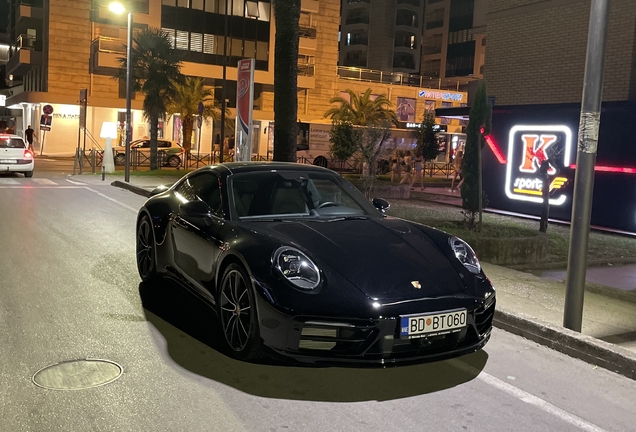 Porsche 992 Carrera 4S