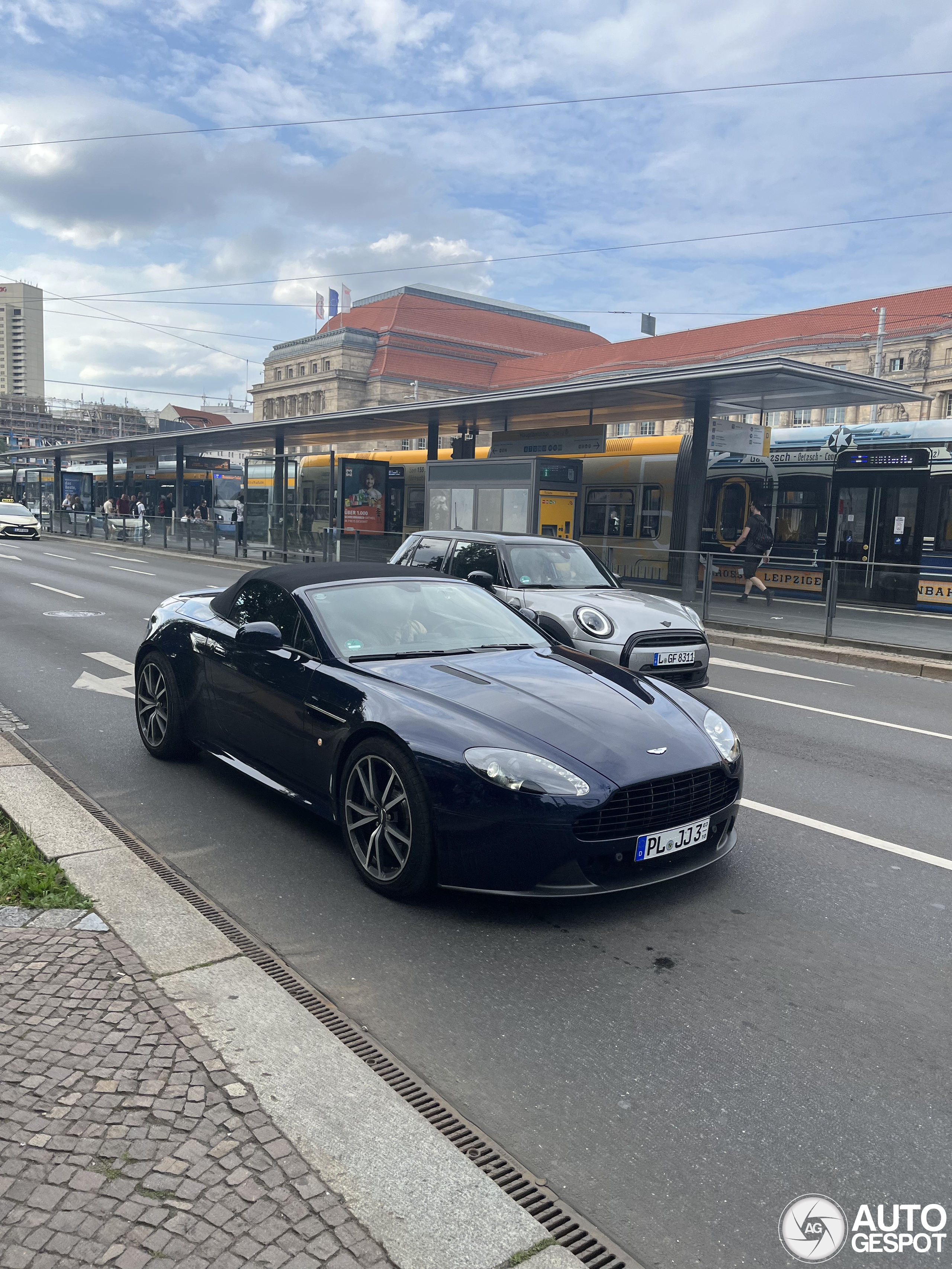 Aston Martin V8 Vantage Roadster 2012