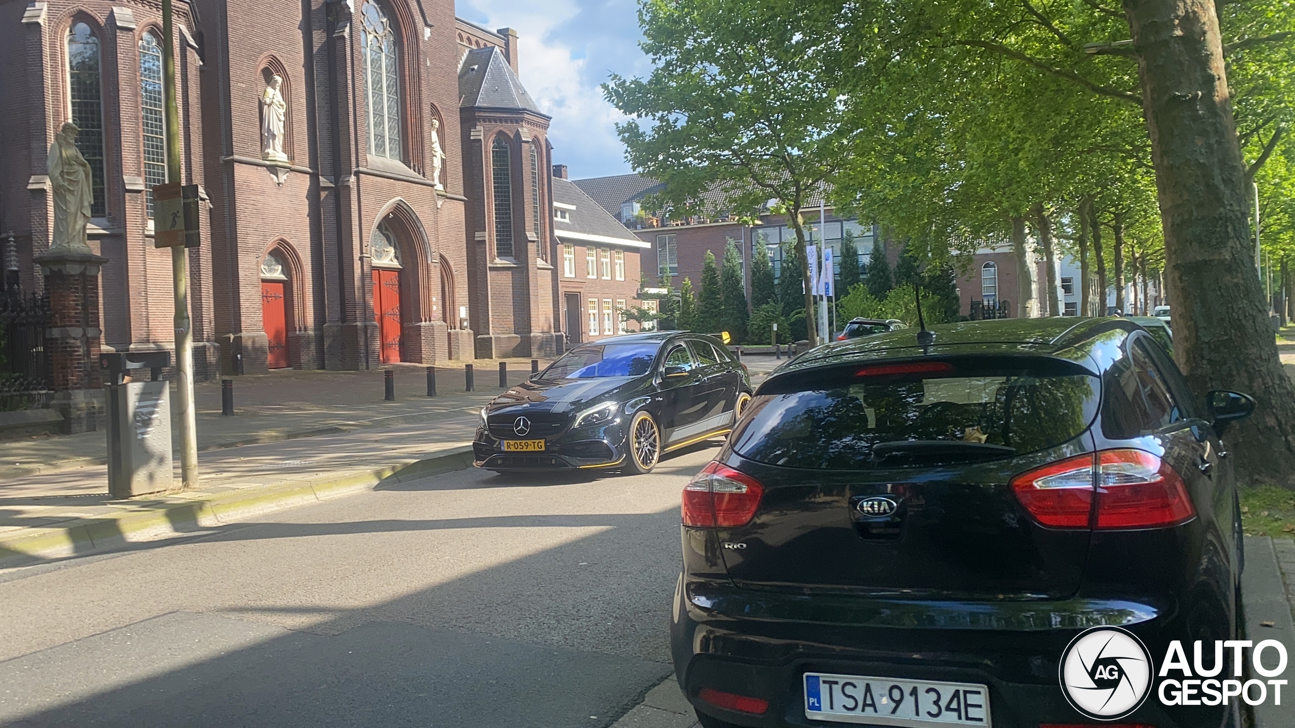 Mercedes-AMG A 45 W176 Yellow Night Edition