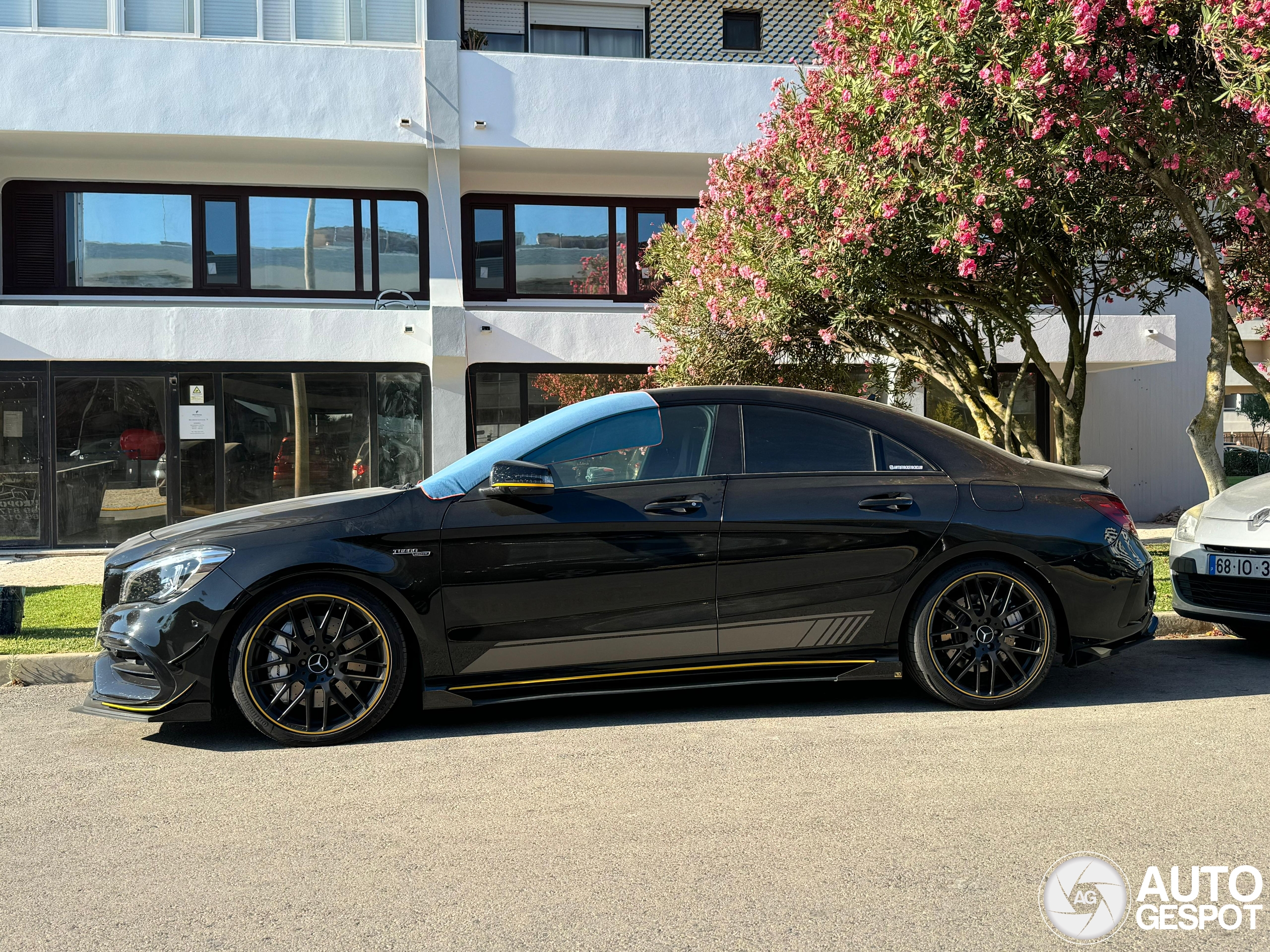 Mercedes-AMG CLA 45 C117 Yellow Night Edition