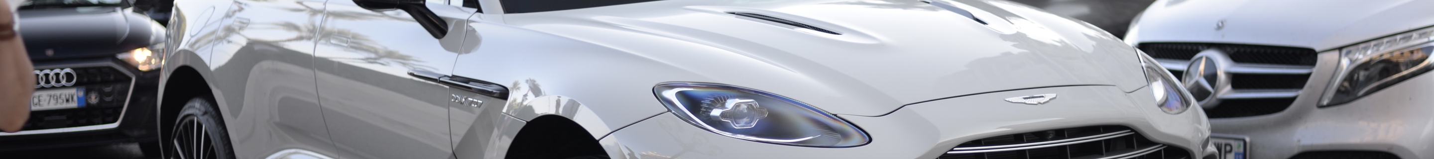 Aston Martin DBX707
