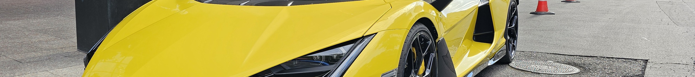 Lamborghini Revuelto