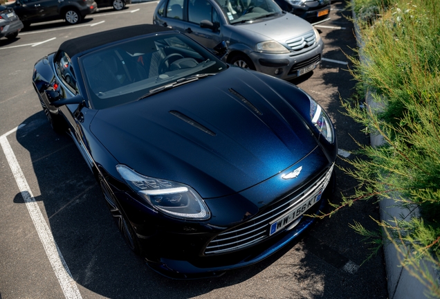 Aston Martin DB12 Volante