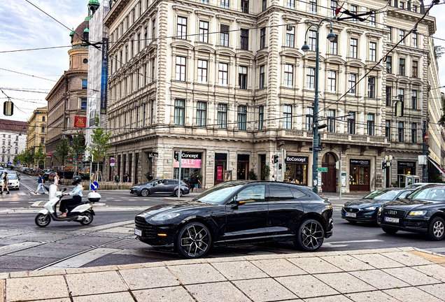 Aston Martin DBX707