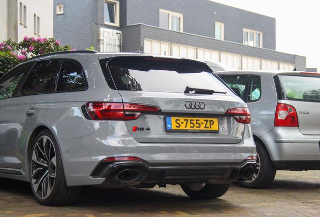 Audi RS4 Avant B9