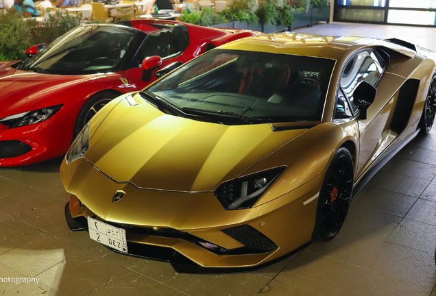 Lamborghini Aventador S LP740-4