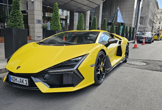 Lamborghini Revuelto