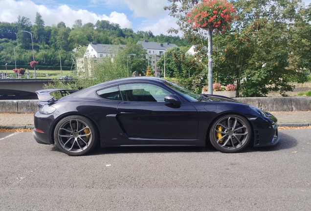 Porsche 718 Cayman GT4