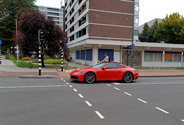 Porsche 992 Carrera 4S