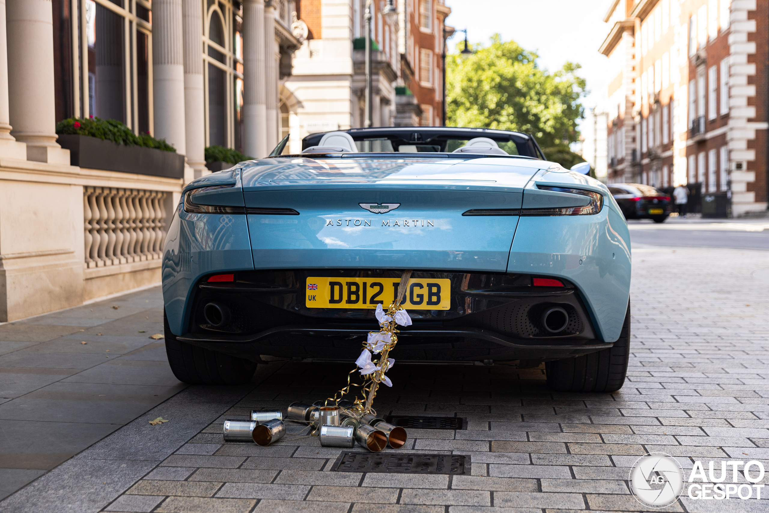 Aston Martin DB12 Volante