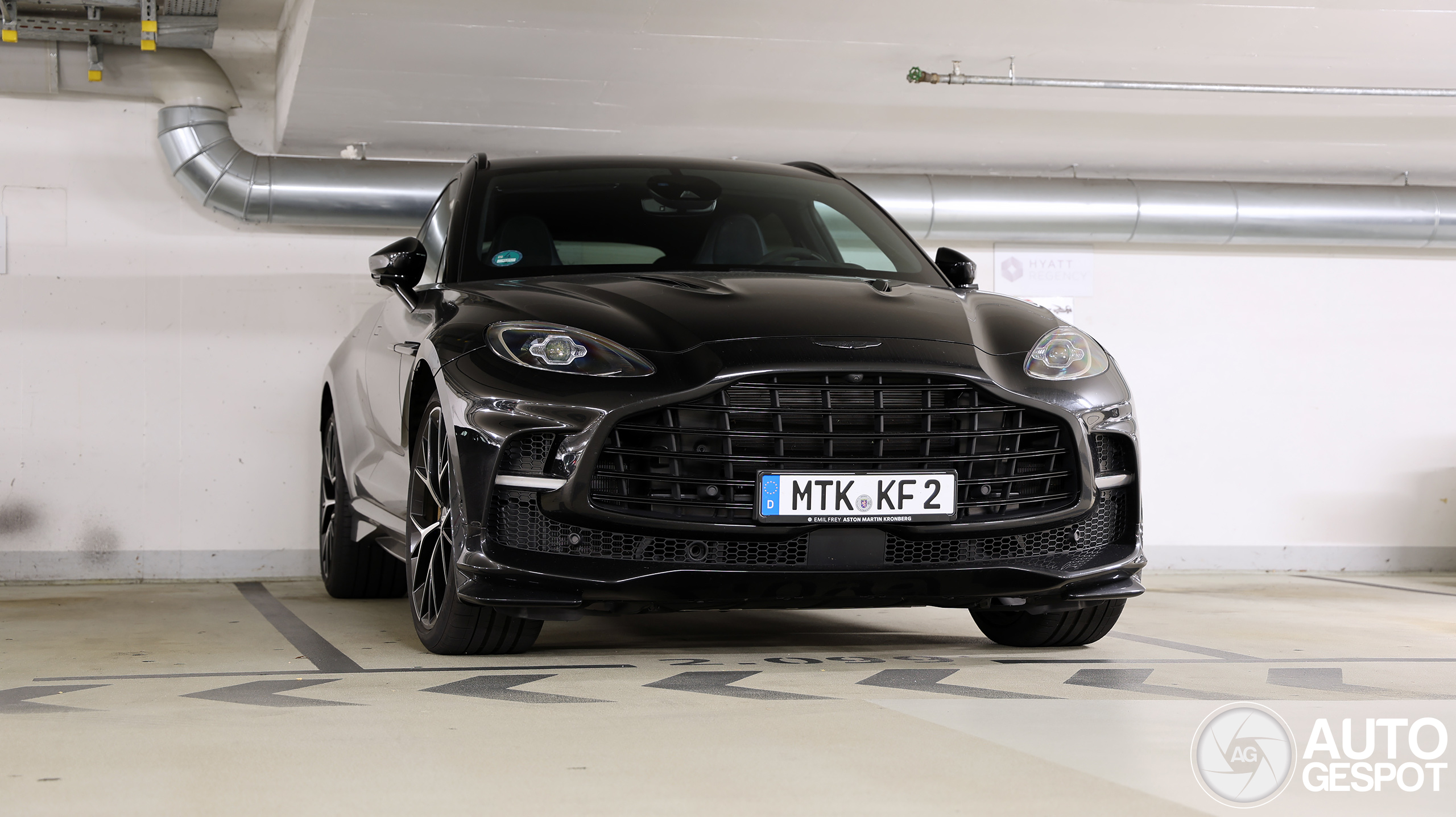 Aston Martin DBX707