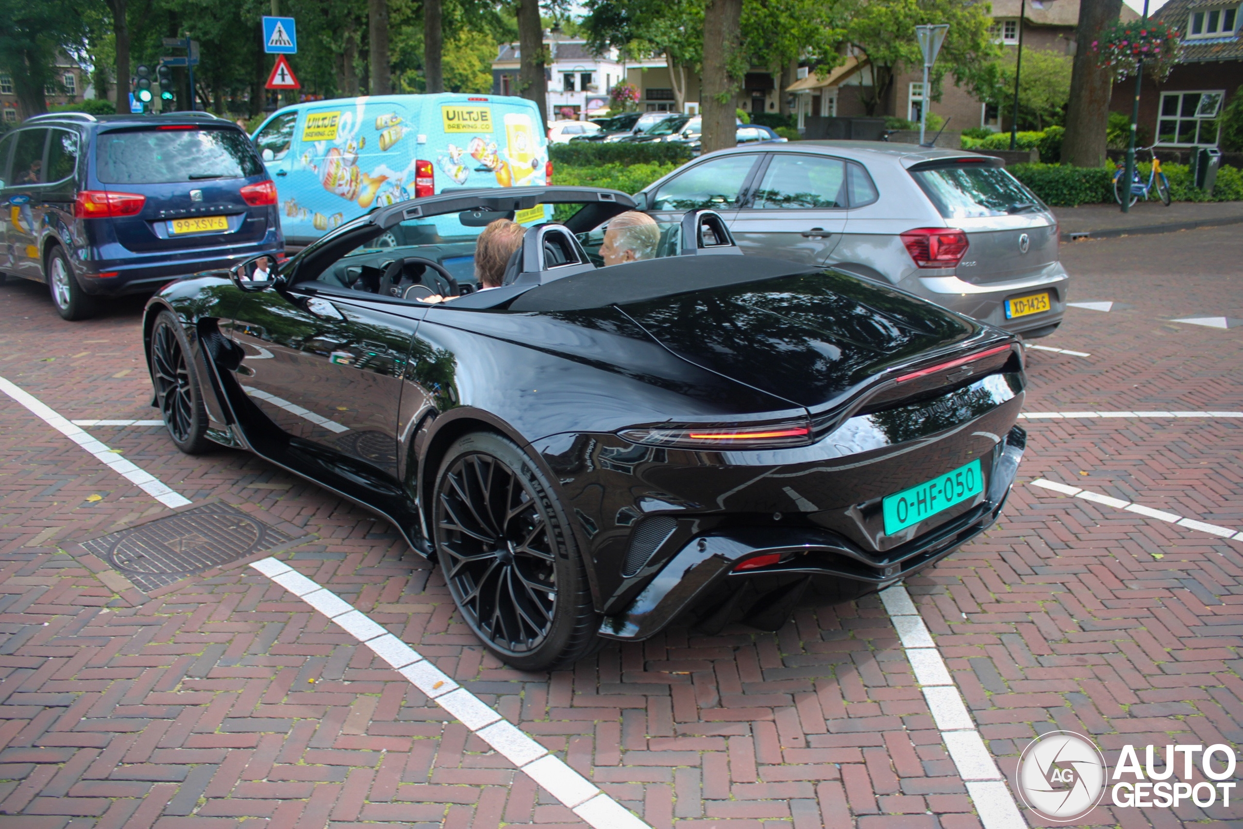 Aston Martin V12 Vantage Roadster 2023