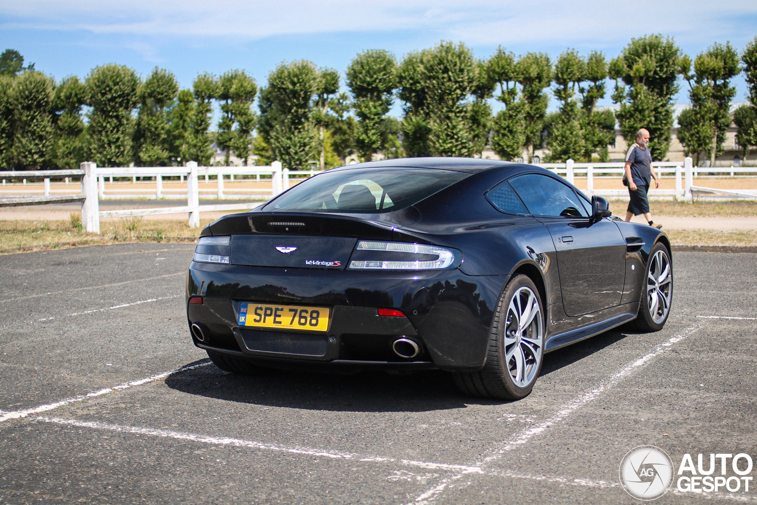 Aston Martin V12 Vantage S