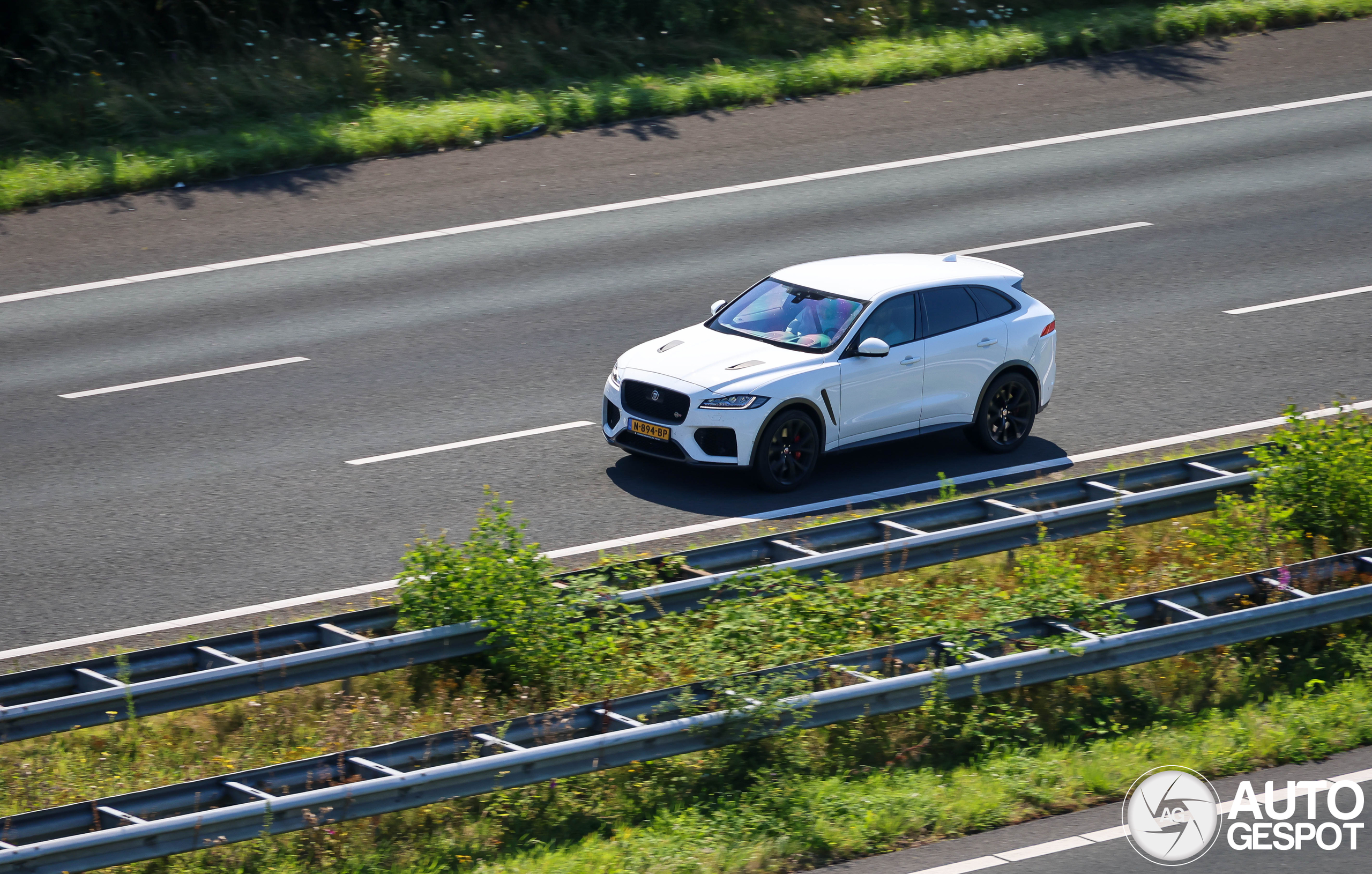 Jaguar F-PACE SVR