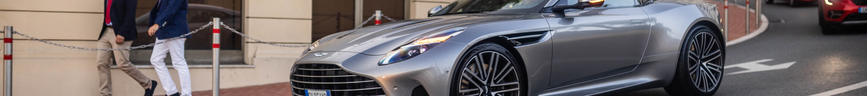 Aston Martin DB12