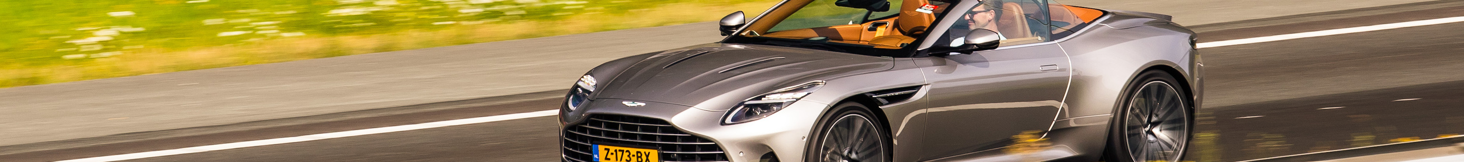 Aston Martin DB12 Volante