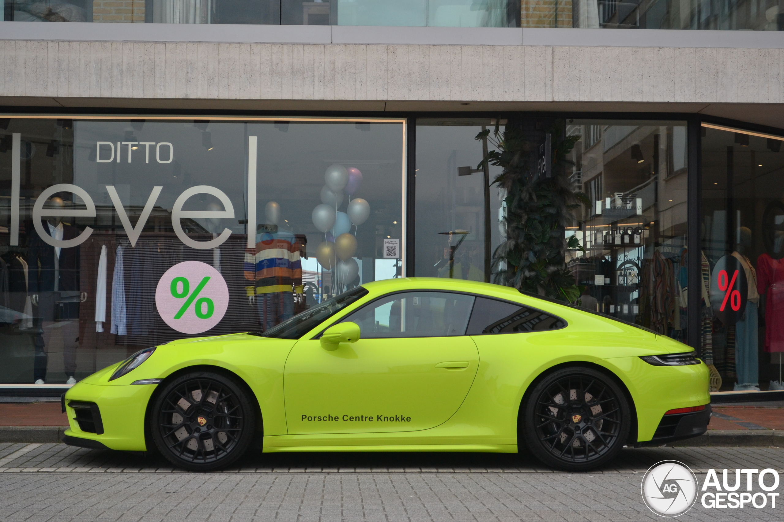 Porsche 992 Carrera 4 GTS