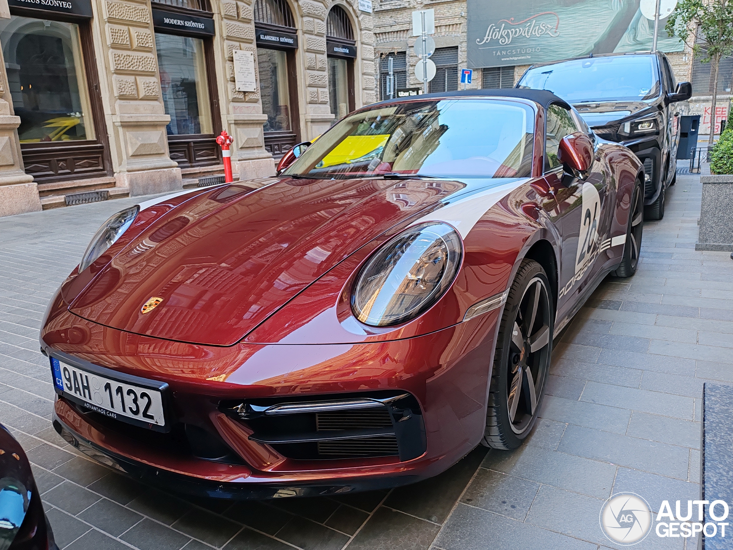 Porsche 992 Targa 4S Heritage Design Edition