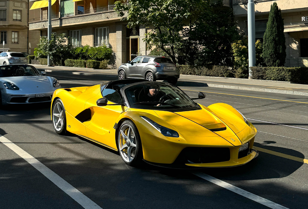 Ferrari LaFerrari Aperta