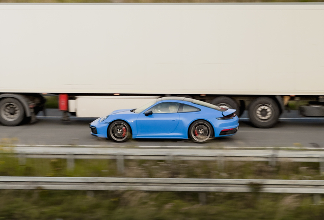 Porsche 992 Carrera 4S