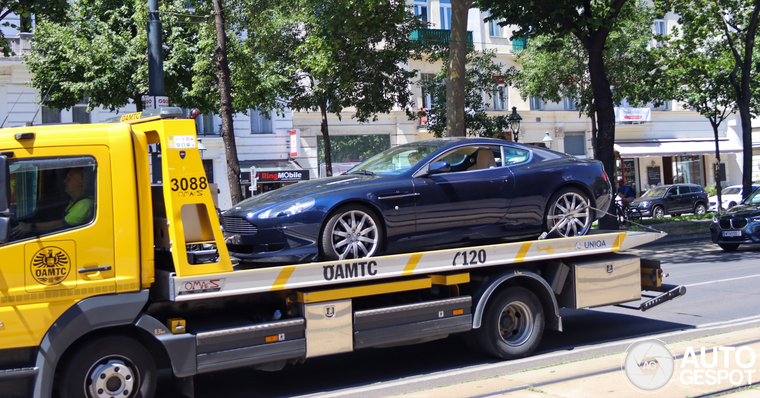 Aston Martin DB9