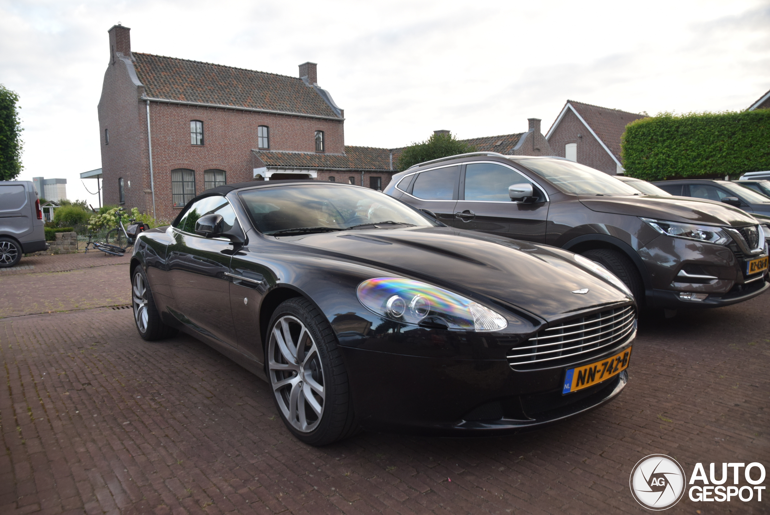 Aston Martin DB9 Volante 2010